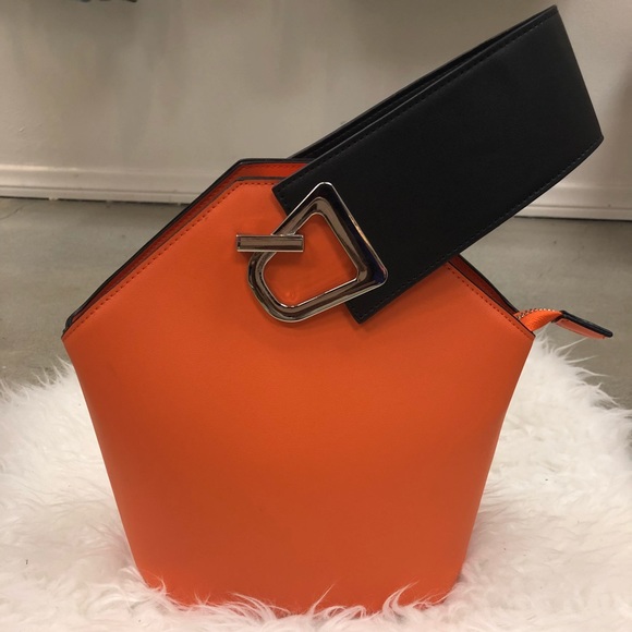 Handbags - 🔥 Chic Orange Bag 🔥